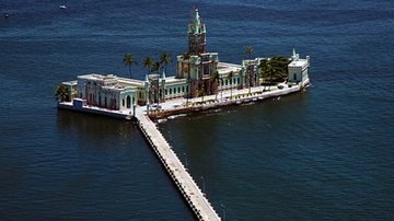 Ilha Fiscal, localizada na Baía de Guanabara - Wikimedia Commons, sob licença Creative Commons