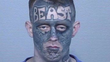 Jaimes Sutton, foragido na Austrália com a palavra 'fera' tatuada na testa - Divulgação/Polícia de Albury