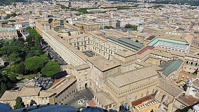 Imagem aérea da Biblioteca Apostólica do Vaticano, na Itália - Licença Crative Commons via Wikimedia Commons
