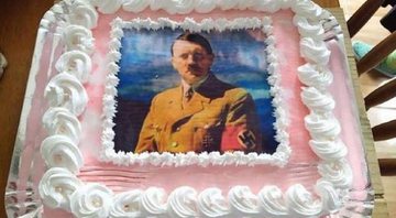 Bolo com a imagem de Adolf Hitler - Divulgação/Facebook