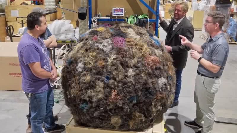 A maior bola de cabelo humano do mundo