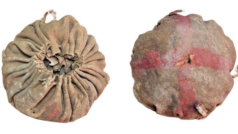 Bolas de couro encontradas na China - Divulgação/Patrick Wertmann