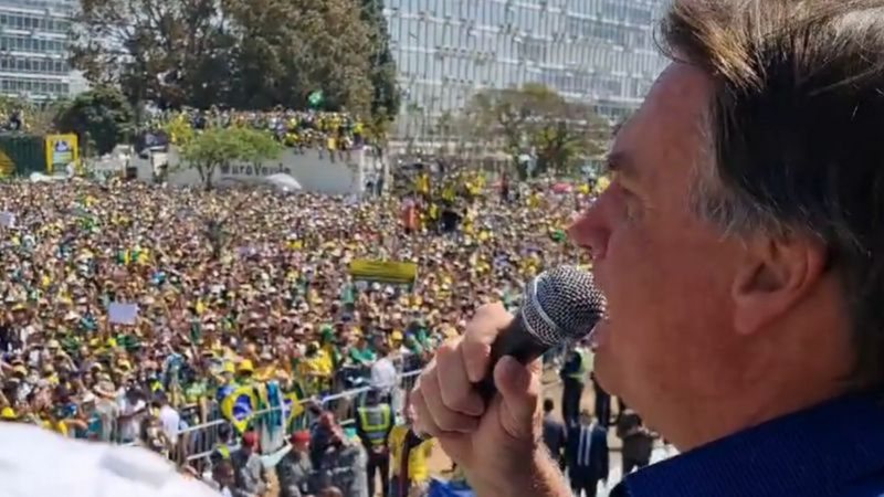 Bolsonaro ao falar com apoiadores - Divulgação/Vídeo