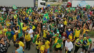Apoiadores de Bolsonaro manifestando - Getty Images