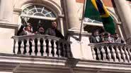Bolsonaro discursando em varanda em Londres - Divulgação / Twitter / @BolsonaroSP