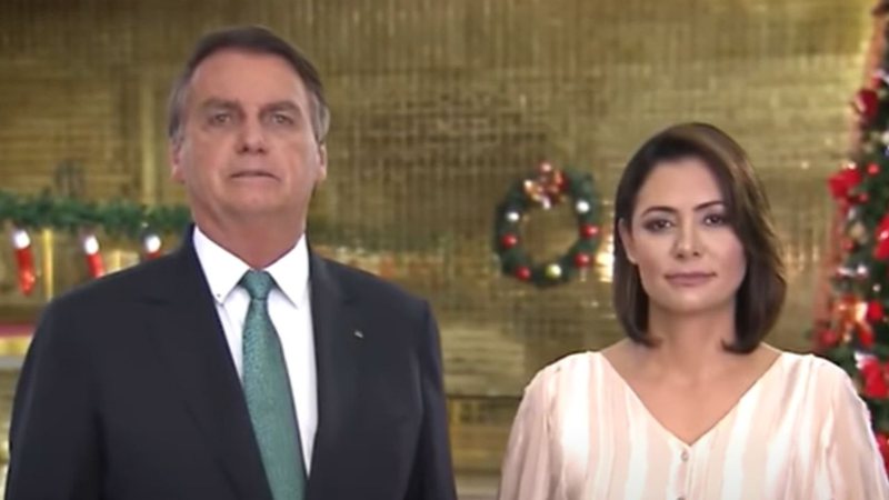 Jair e Michelle Bolsonaro em pronunciamento natalino de 2021
