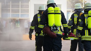 Imagem ilustrativa de bombeiros em ação - Divulgação/ Pixabay/ Randgruppe