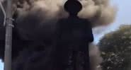 A estátua em chamas - Divulgação/Vídeo/Youtube