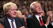 Boris Johnson ao lado de David Davis - Getty Images