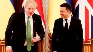 Boris Johnson e Zelensky em encontro, em fevereiro - Getty Images