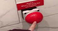 Botão vermelho em restaurante no Reino Unido - Divulgação/Redes Sociais