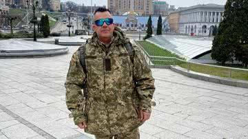 André com uniforme camuflado na Ucrânia - Divulgação / G1