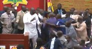 Deputados de Gana durante debate no parlamento - Divulgação/Twitter/@tv3_ghana