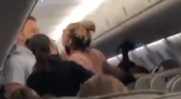 Cena do vídeo em que ocorre a confusão no avião - Divulgação/Instagram/@gossipnoinsta