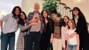 Imagem de Bruce Willis com sua família - Divulgação / Arquivo Pessoal