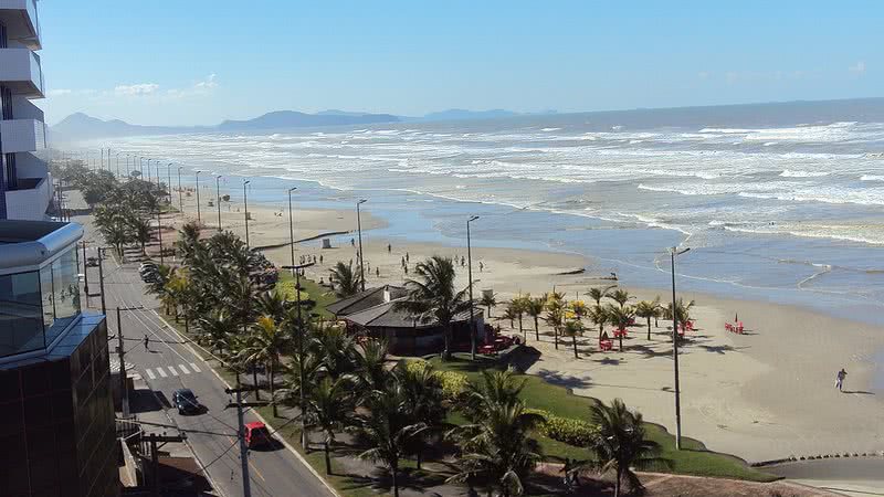 Praia do Caiçara, na Praia Grande - Jacinto Alves de Souza via Wikimedia Commons