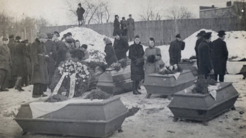 Funeral de algumas das vítimas assassinadas no 'Vale da Morte' - Divulgação/ Historical-Ethnographic Museum of Julian Rydzkowski in Chojnice