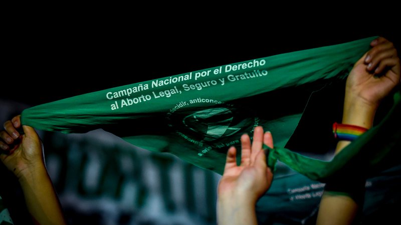 Fotografia de protestos pela legalização do aborto na Argentina, em 2020 - Getty Images