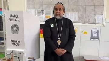Padre Kelmon no dia de votação - Divulgação / Youtube / CNN Brasil