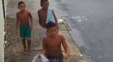 Câmera de segurança que mostra os meninos desaparecidos - Divulgação/ Polícia do Rio