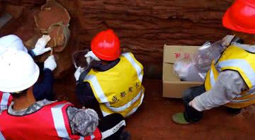 Arqueólogos trabalhando em escavações de Chengdu - Divulgação
