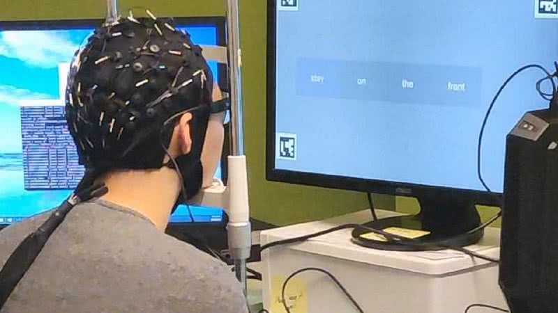 Uso do capacete que lê mentes - Universidade de Tecnologia Sydney