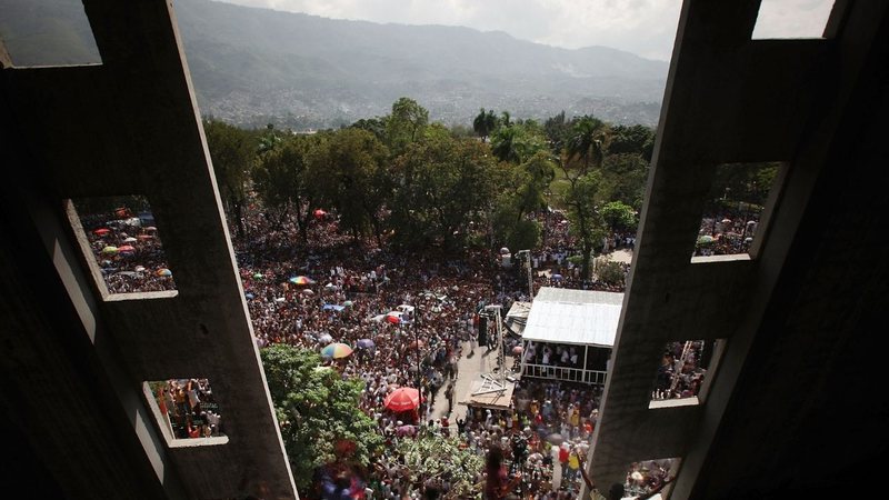 Pessoas na capital do Haiti, Porto Príncipe - Getty Images