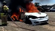 Carro da Tesla pega fogo, na Califórnia - Divulgação / Redes Sociais