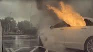 Vídeo mostrando o carro durante incêndio - Divulgação/ Youtube