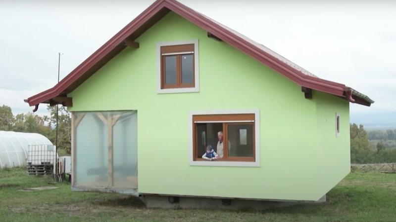 Casa giratória feita por Vojin Kusic - Divulgação / YouTube / VOA News