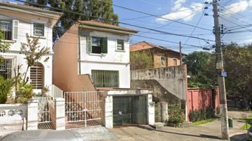 Imagem mostrando casa de portão verde que teria sido alvo do golpe - Divulgação/ Google Street View