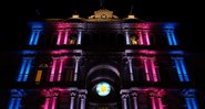 Casa Rosada iluminada nas cores rosa, azul e branco - Divulgação / Twitter / CasaRosada