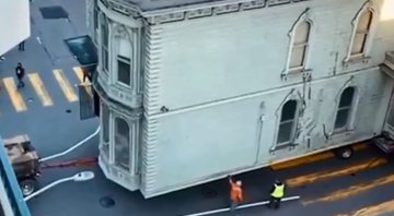 Casa vitoriana sendo transportada nos EUA - Divulgação/Twitter/ABC News