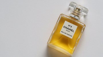 Retrato do eterno Chanel n° 5 - Imagem de Jess Bailey por Pixabay