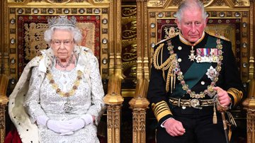 A rainha Elizabeth II ao lado de Charles - Getty Images