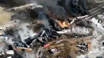 Imagem aérea de trens que liberaram material tóxico - Divulgação / Vídeo / NBC