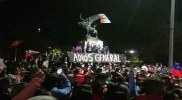 Manifestação no Chile celebra fim da constituinte de Pinochet - Divulgação / Twitter