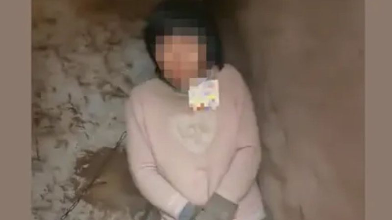 Mulher acorrentada em Jiangsu, no leste da China
