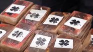 Alguns dos pacotes de cocaína apreendidos - Divulgação/ Vídeo/ NBC News
