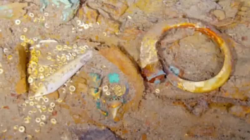 Colar de megalodon encontrado no naufrágio do Titanic - Reprodução/Vídeo