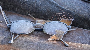Imagem ilustrativa de óculos congelado - Foto de AliceKeyStudio, via Pixabay