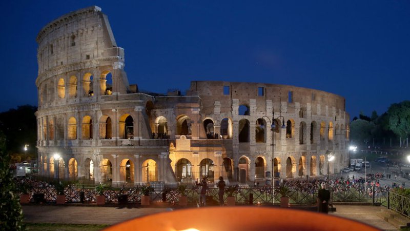 Foto do Coliseu, localizado em Roma - Getty Images
