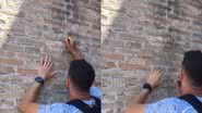 Momento em que o homem risca a parede do Coliseu - Reprodução/Redes Sociais
