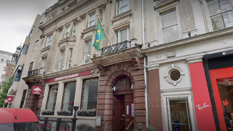 Fachada de frente do Consulado Brasileiro em Londres