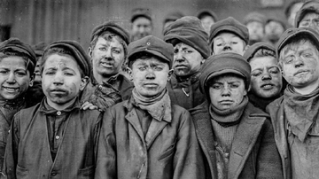 Crianças trabalhando numa mina de carvão, 1911 - Domínio público
