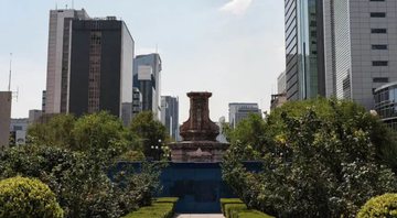 Pedestal de Cristóvão Colombo após retirada de estátua - EneasMx / Wikipédia Commons