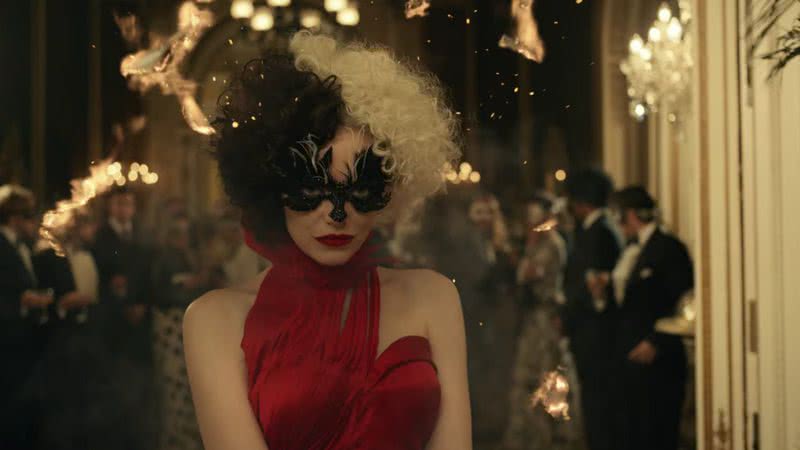 Emma Stone como Cruella em cena do primeiro trailer - Divulgação/Disney