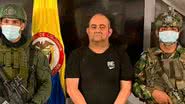 Dairo Antonio Usuga David quando foi preso, junto a oficiais - Reprodução / Presidência da República da Colômbia