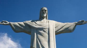 Estátua do Cristo Redentor, localizada no Rio de Janeiro - Wikimedia Commons