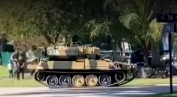 Trecho do vídeo mostrando tanque passando pelas ruas - Divulgação/ Facebook